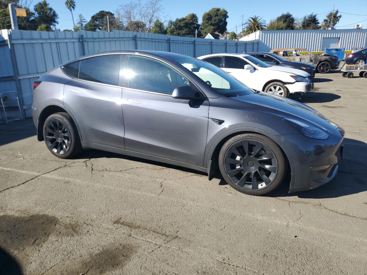 VIN 7SAYGDEE2PF914369 2023 TESLA MODEL Y no.4