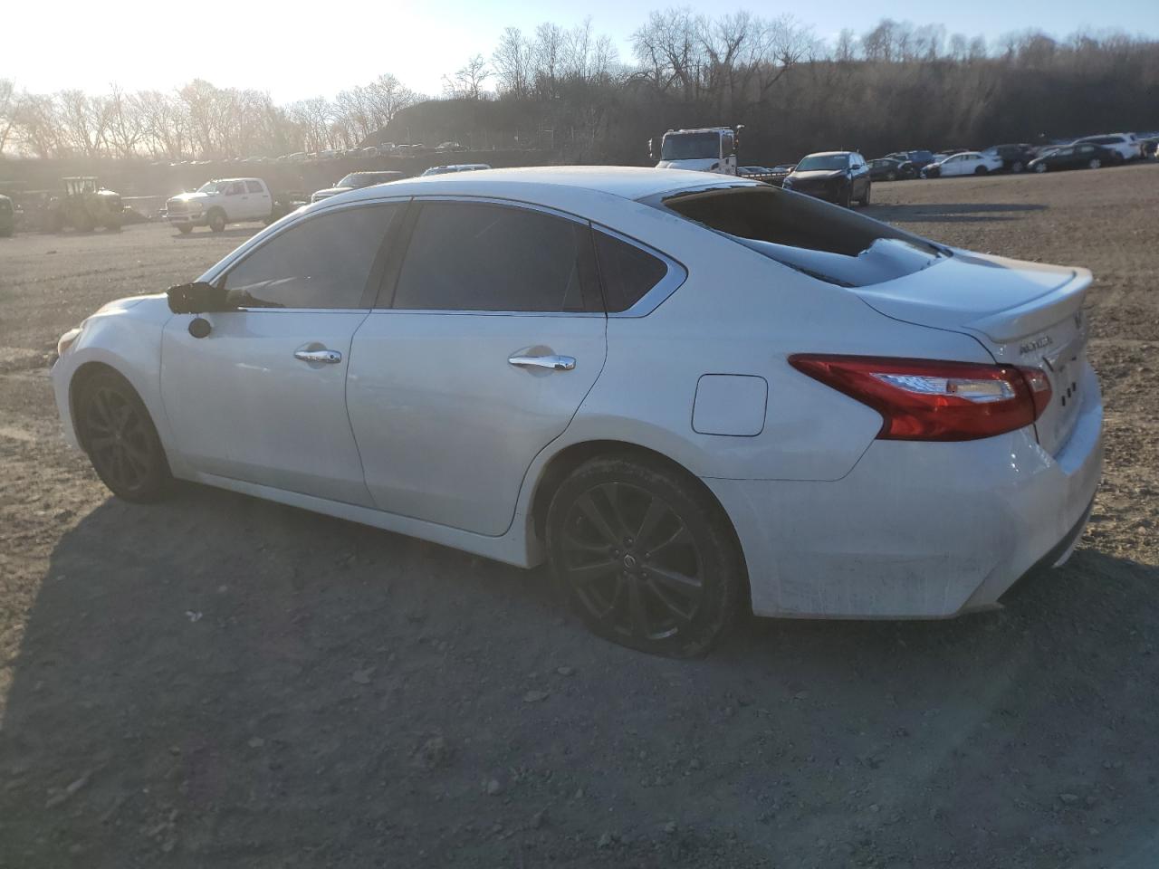 2016 Nissan Altima - Image 2