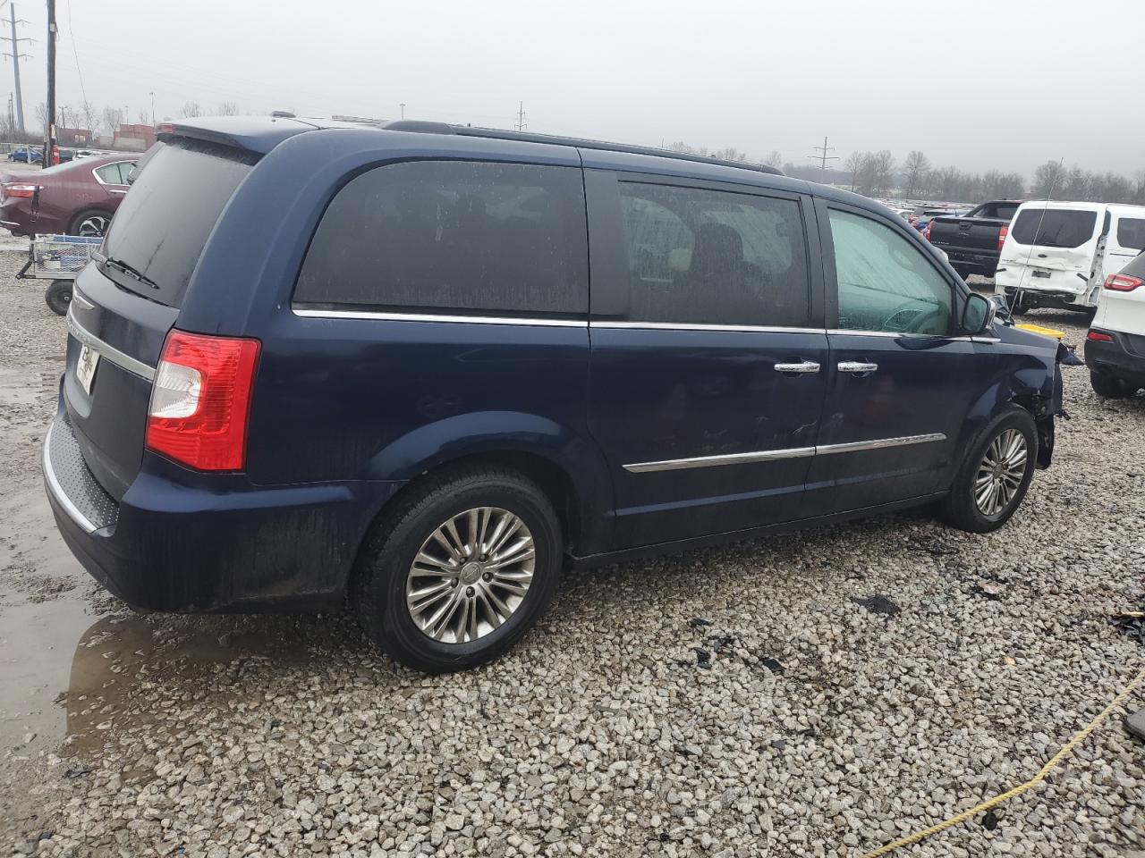 2013 Chrysler Town & Country - Image 3
