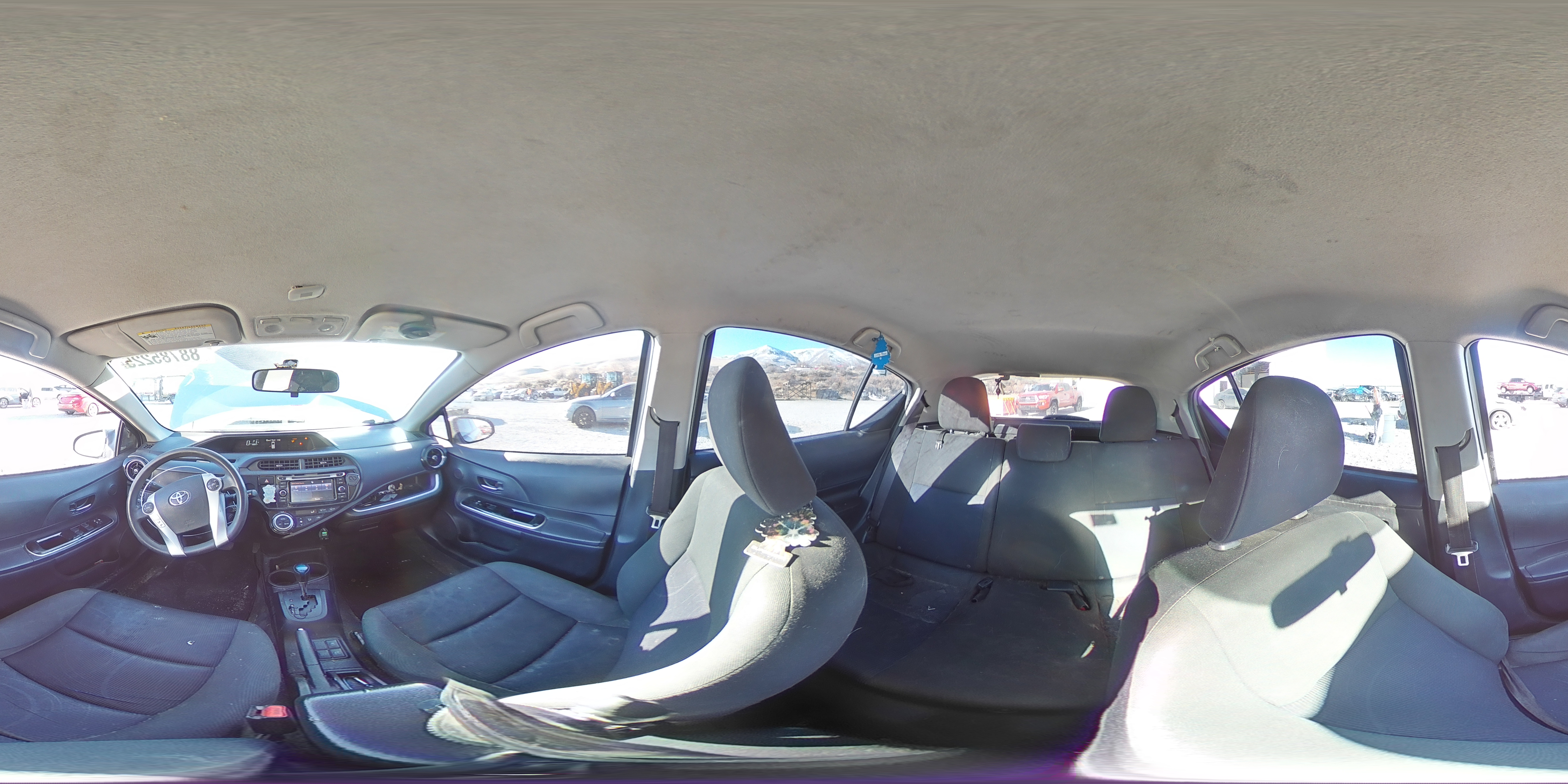 2015 Toyota Prius - Image 13