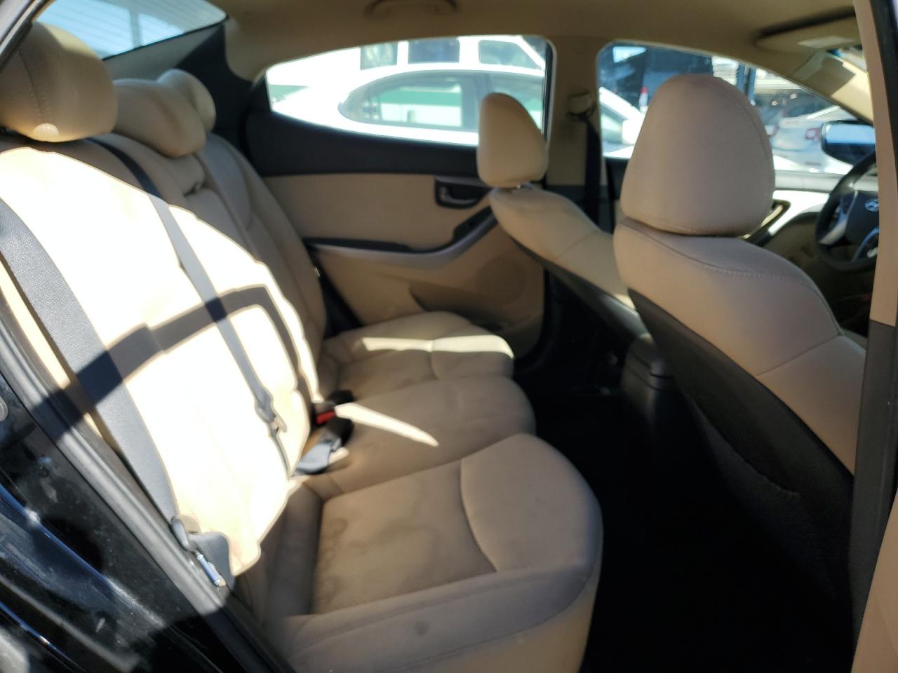 2011 Hyundai Elantra - Image 10