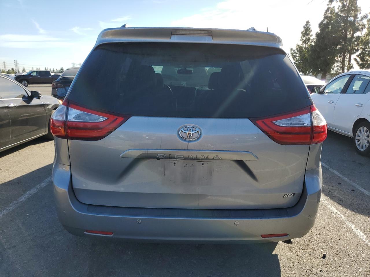 2015 Toyota Sienna - Image 6