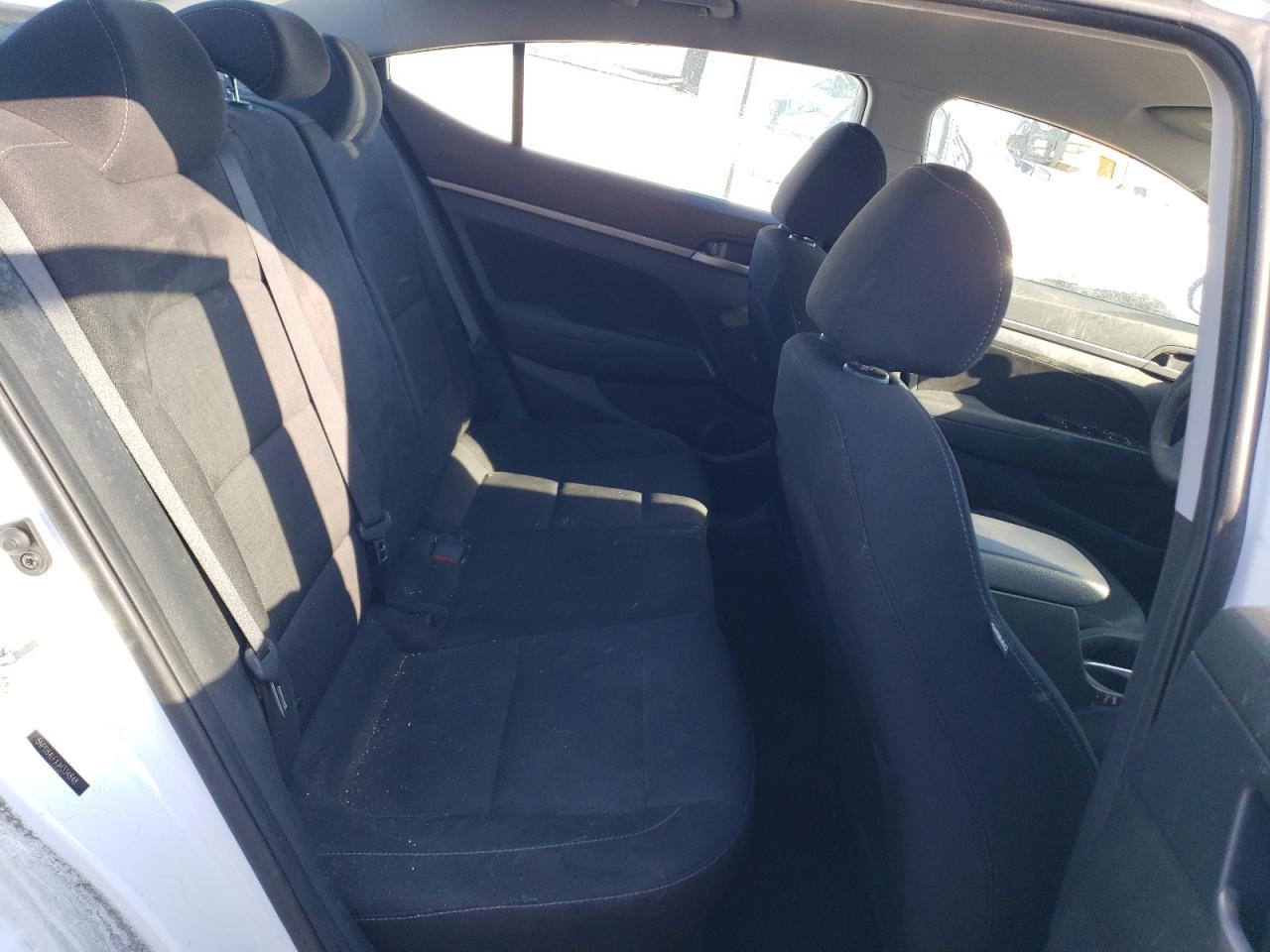2018 Hyundai Elantra - Image 10