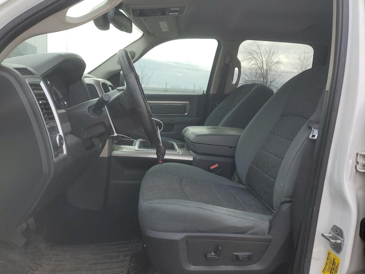 2015 RAM 1500 - Image 7