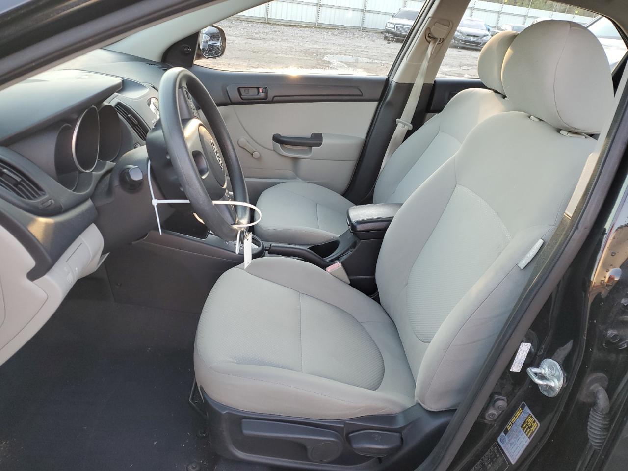 2010 Kia Forte - Image 7