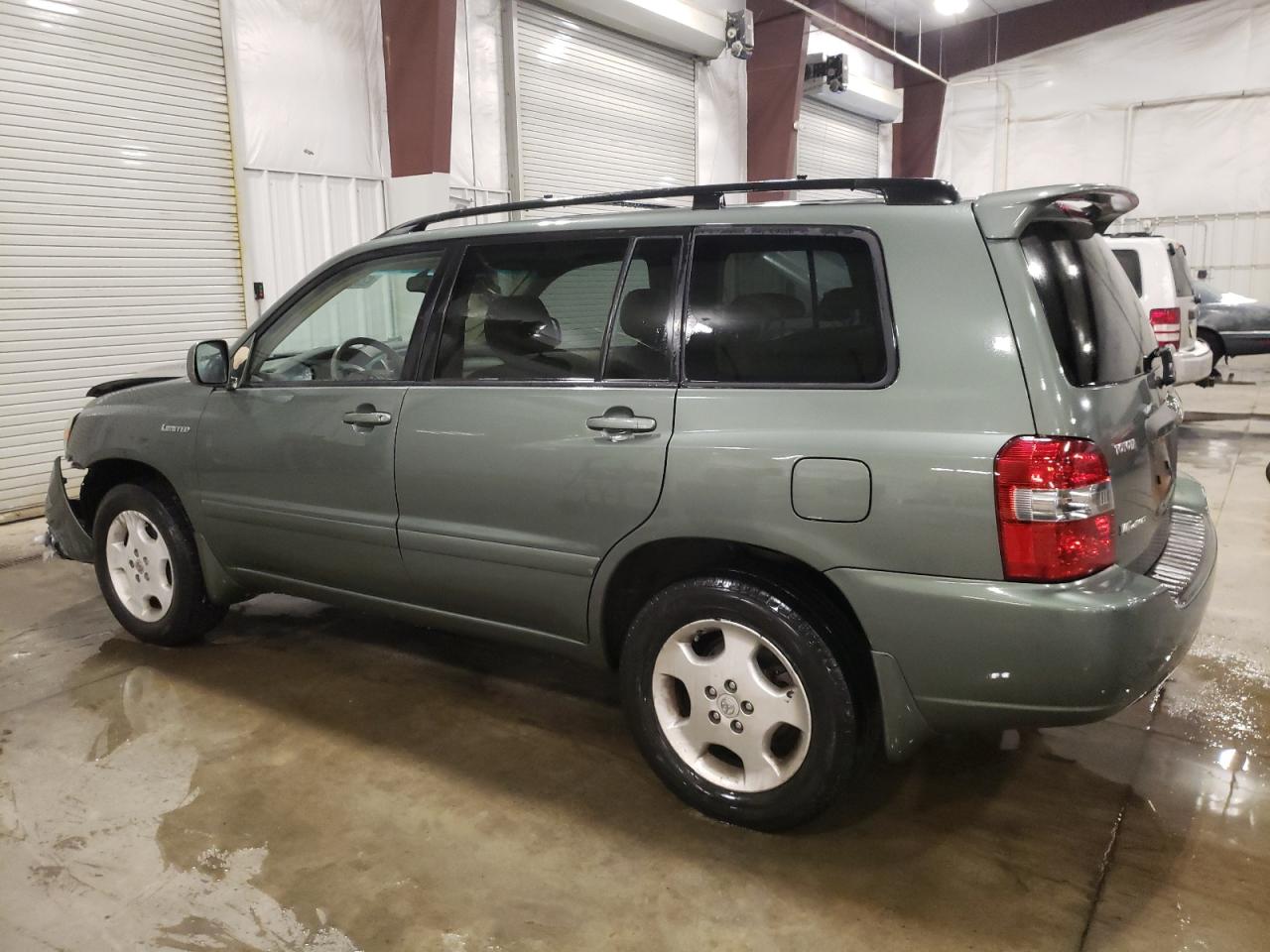 2005 Toyota Highlander - Image 2