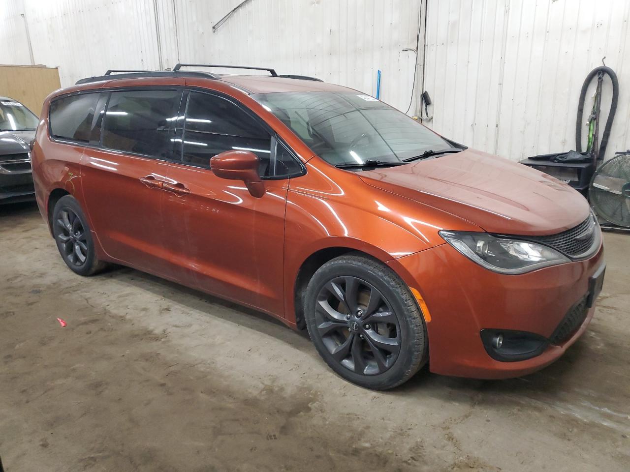 2018 Chrysler Pacifica - Image 4