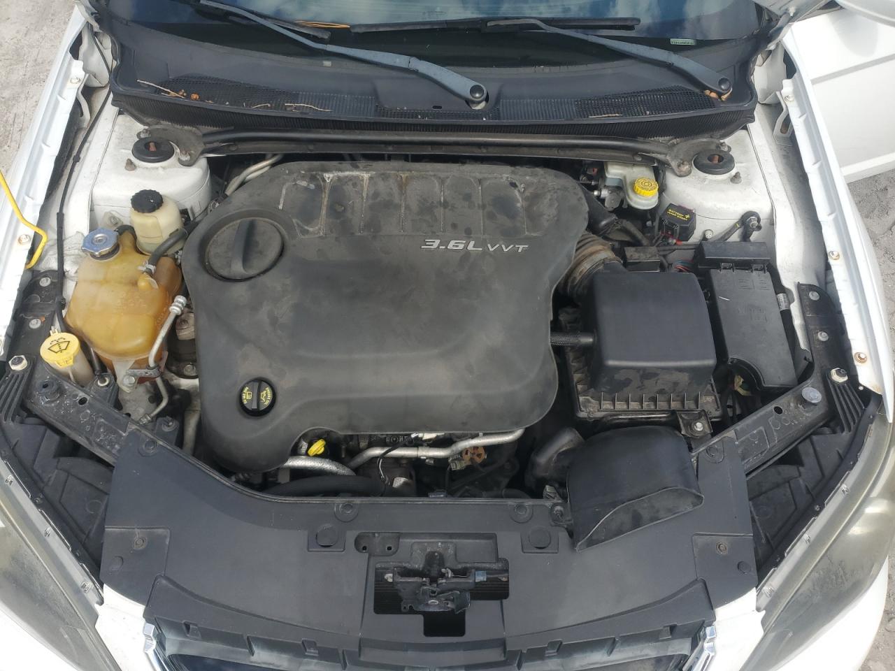 2013 Chrysler 200 - Image 11