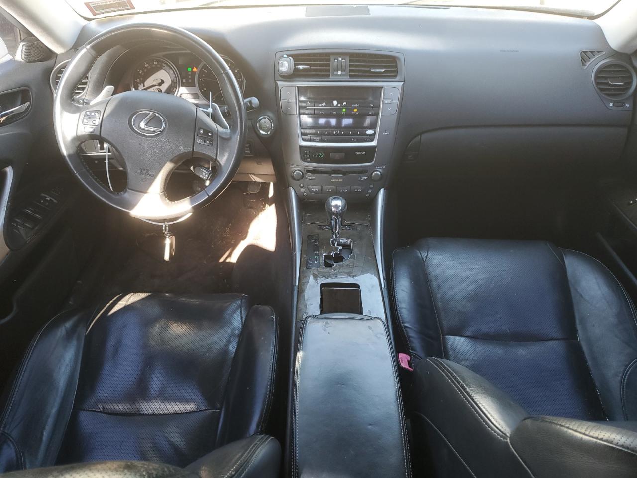 2010 Lexus IS - Image 8