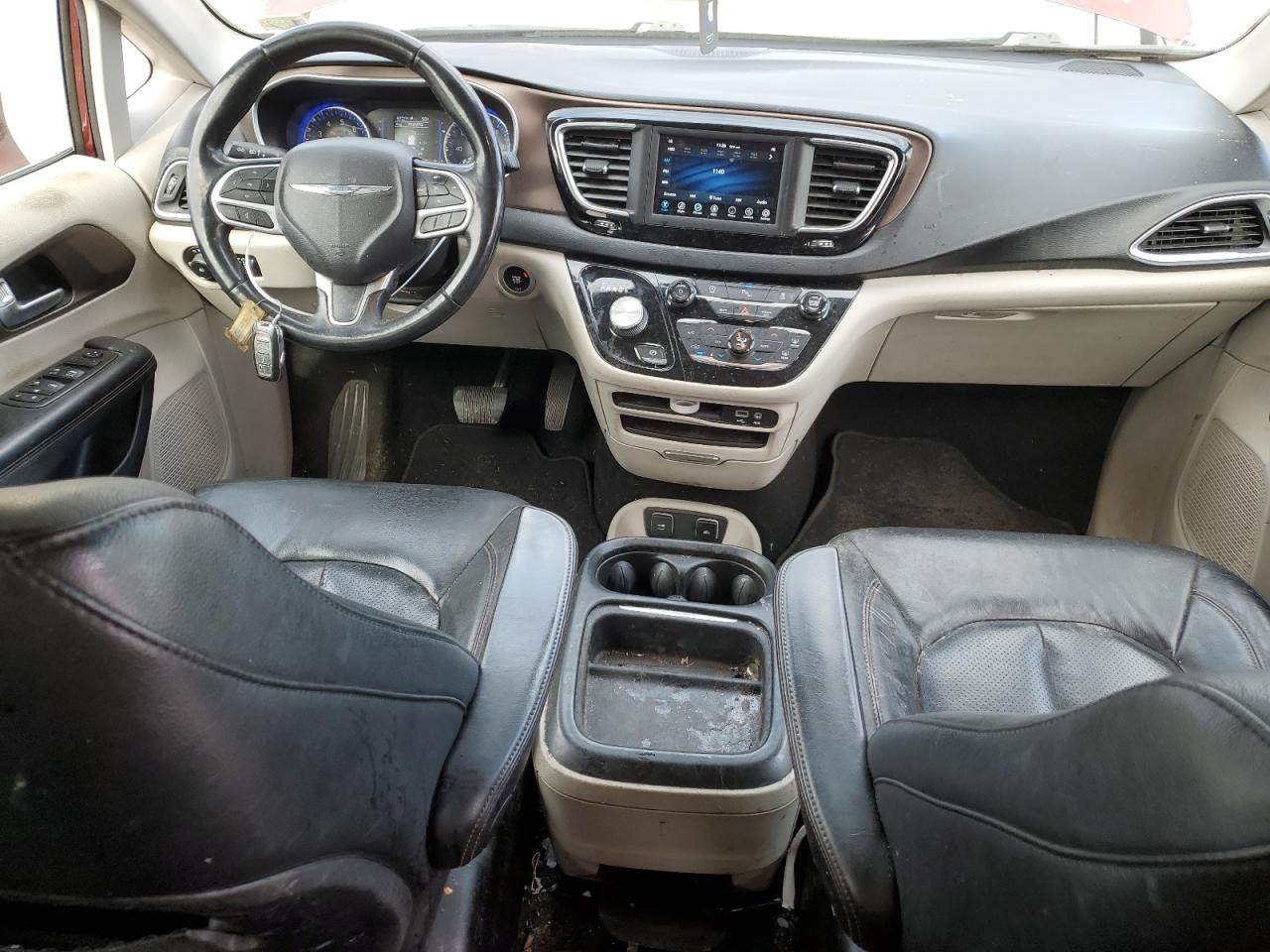 2019 Chrysler Pacifica - Image 8