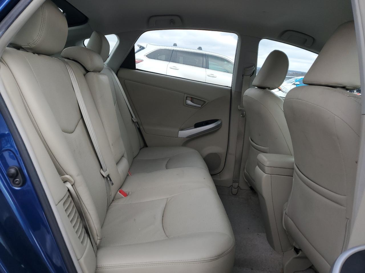 2011 Toyota Prius - Image 10