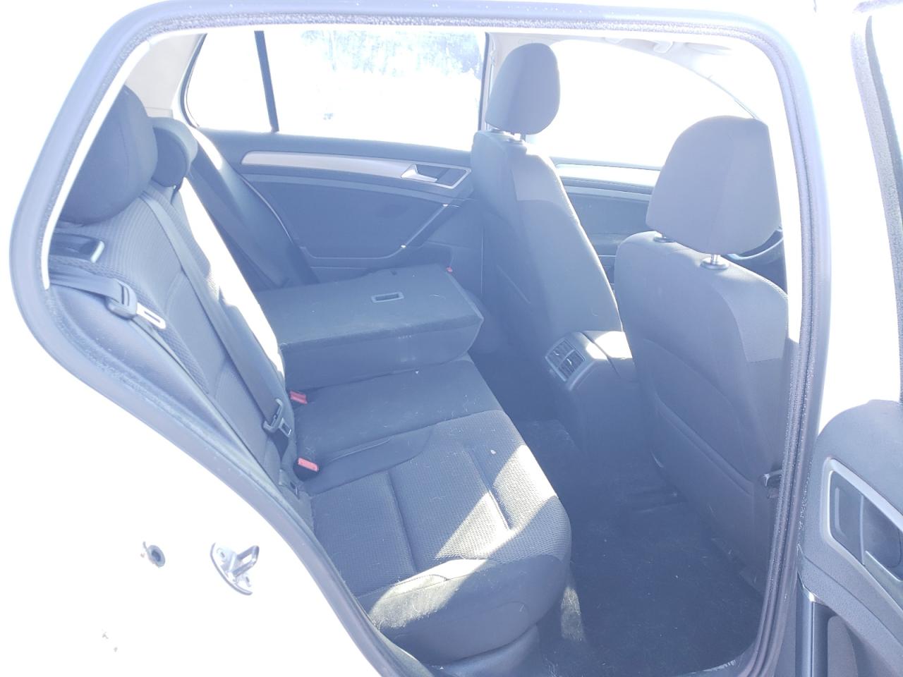 2015 Volkswagen Golf - Image 10