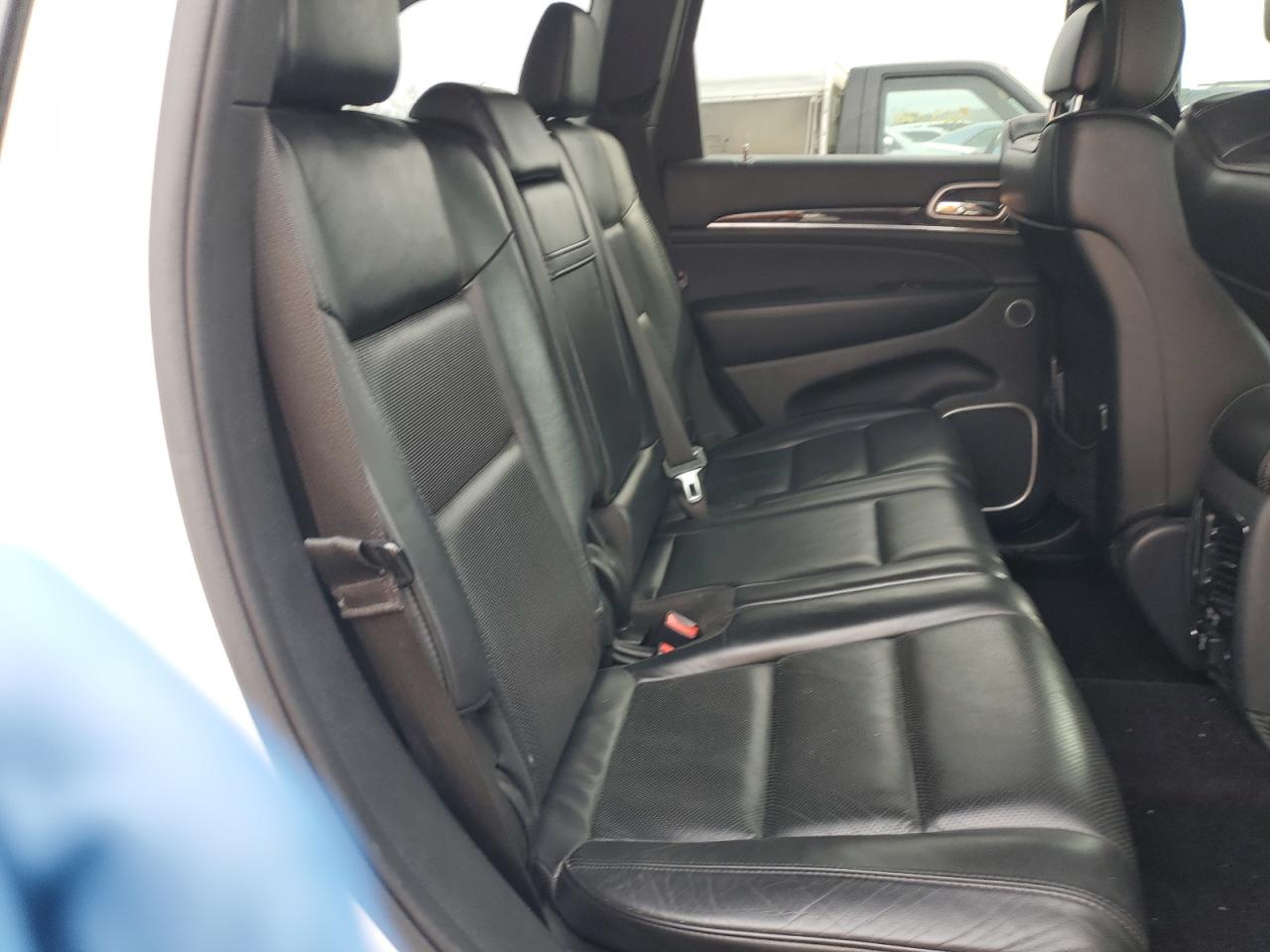 2015 Jeep Grand Cherokee - Image 10