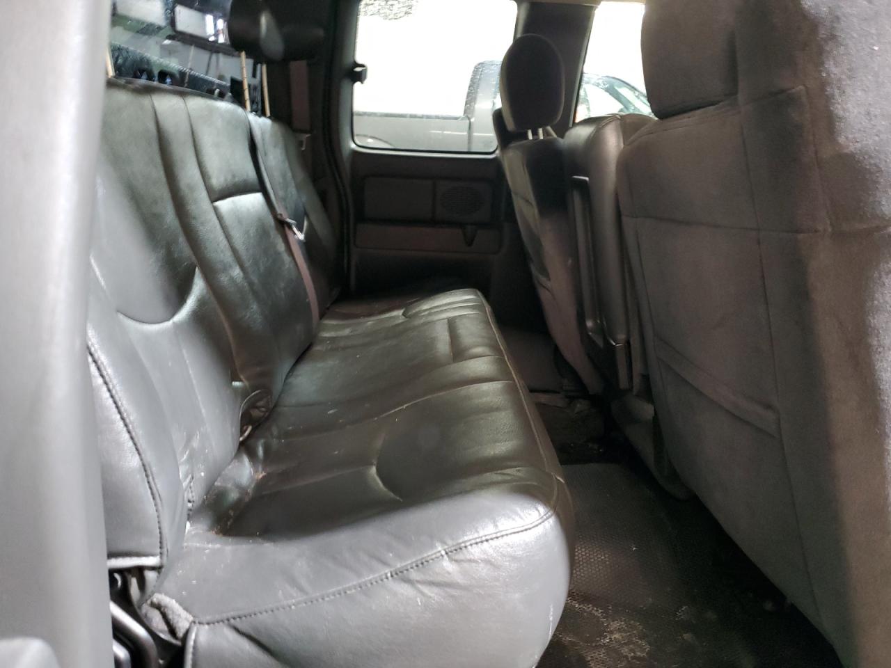 2006 Chevrolet Silverado - Image 10