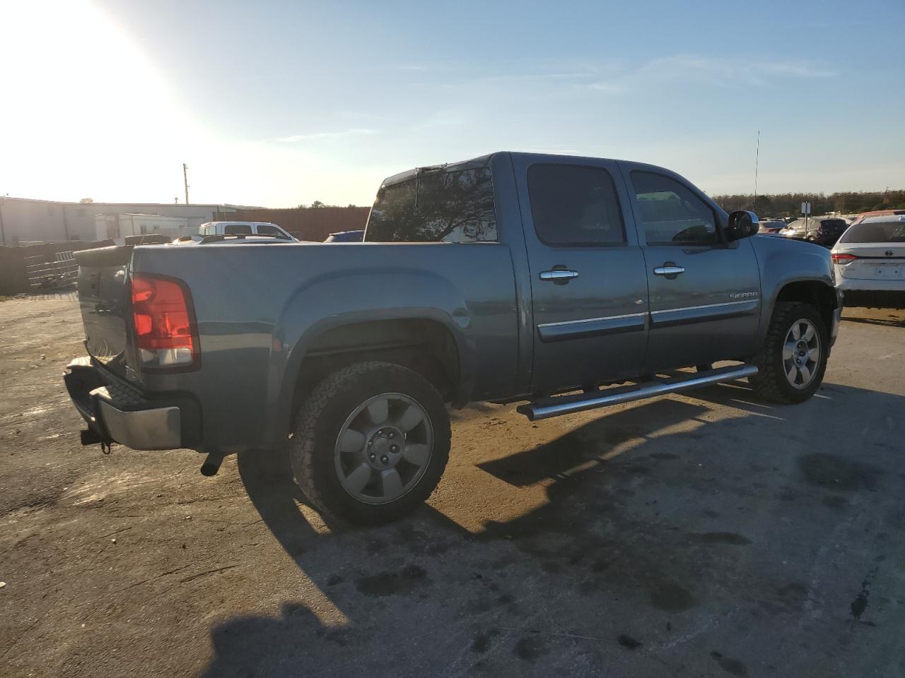 2011 GMC Sierra - Image 3