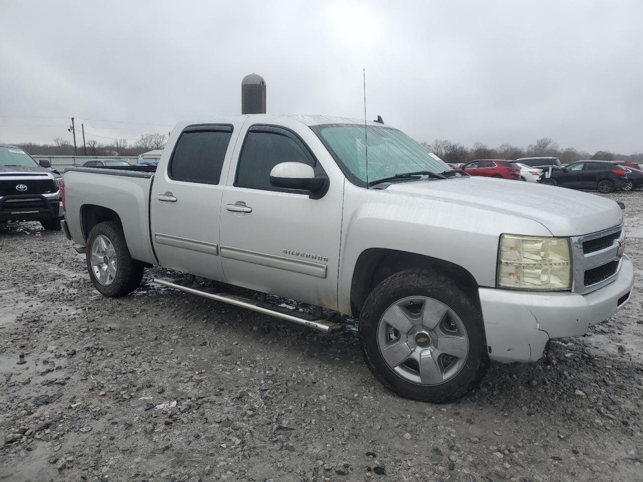 2011 Chevrolet Silverado - Image 4