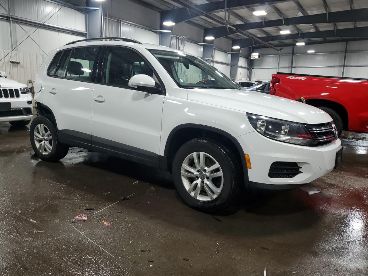 2016 Volkswagen Tiguan - Image 4