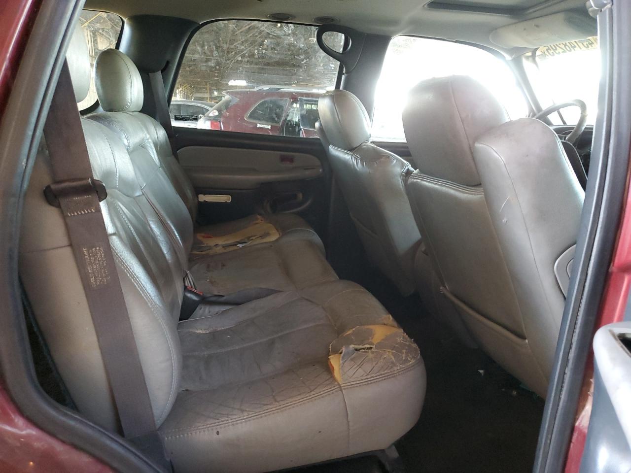 2001 Chevrolet Tahoe - Image 12
