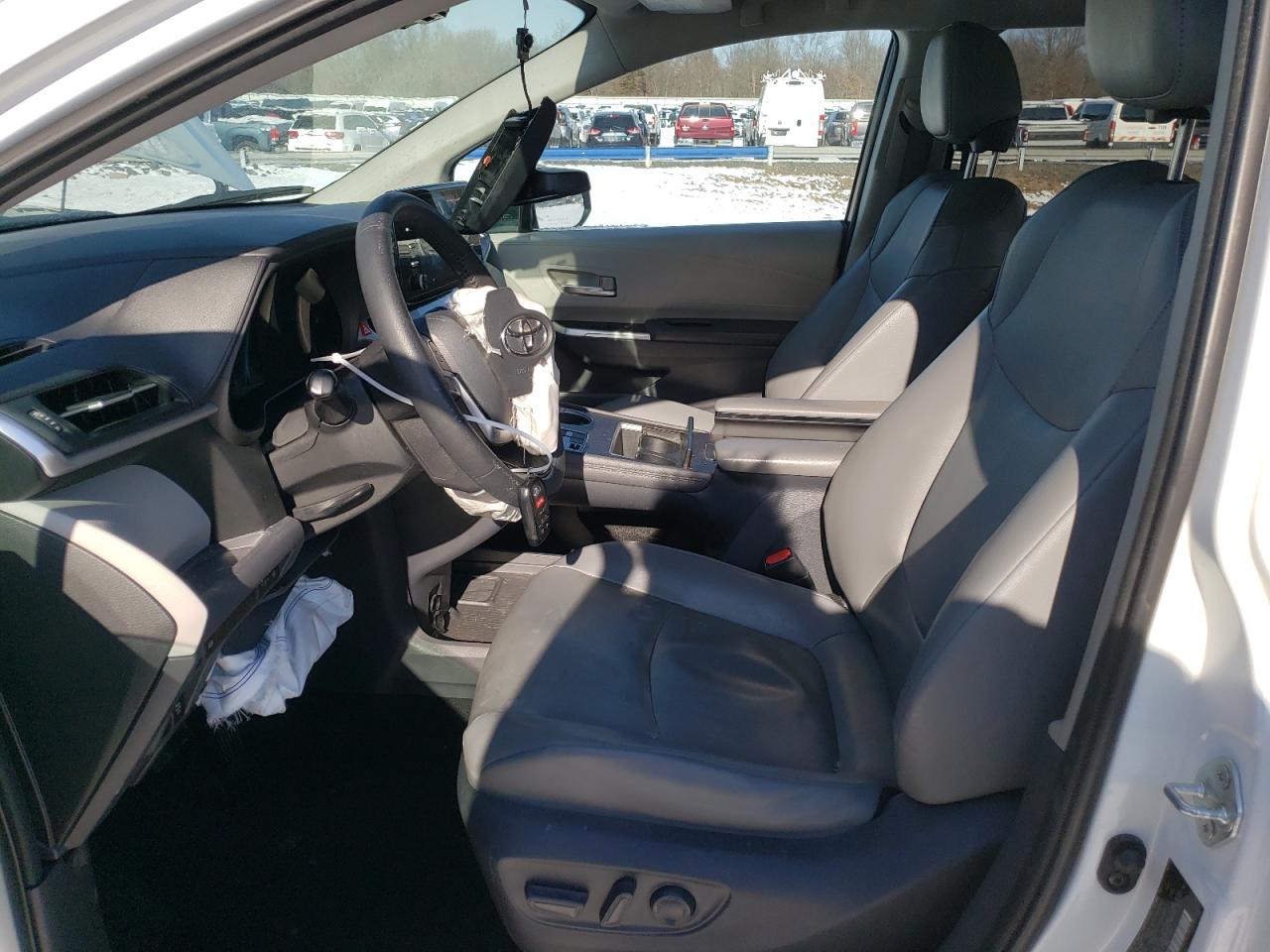 2021 Toyota Sienna - Image 7