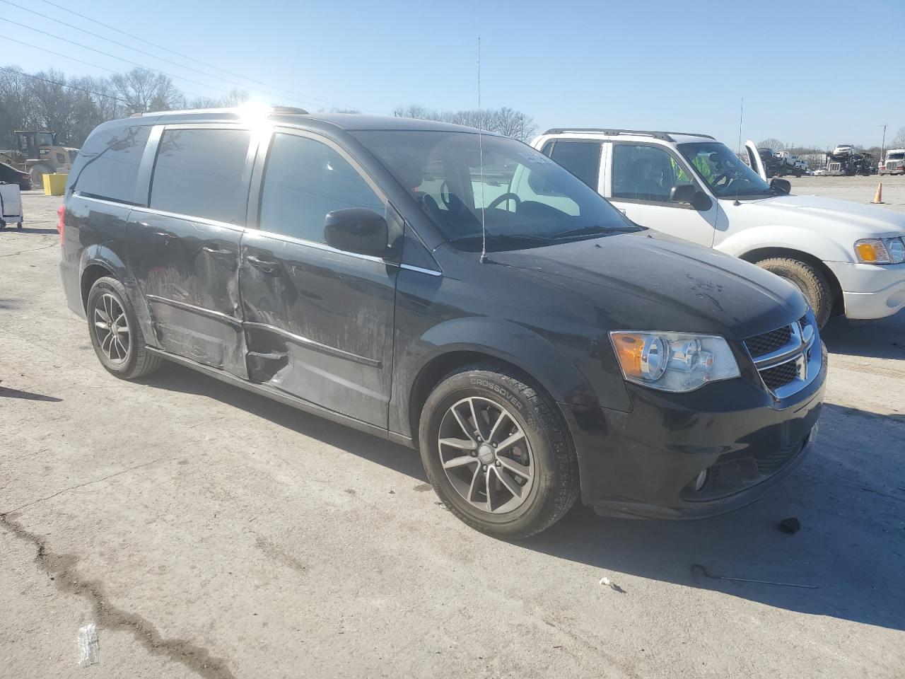 2017 Dodge Caravan - Image 4
