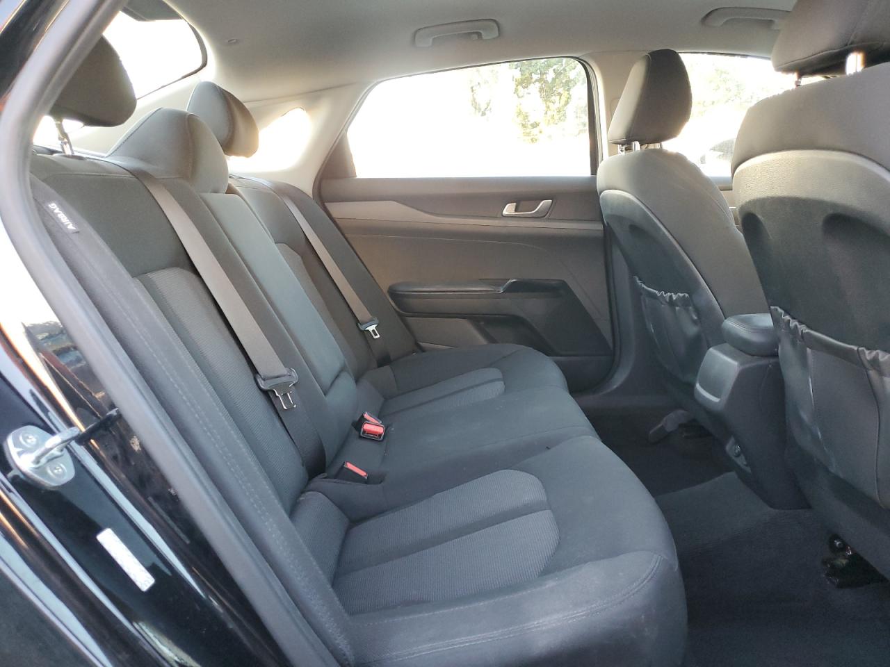 2022 Kia K5 - Image 10