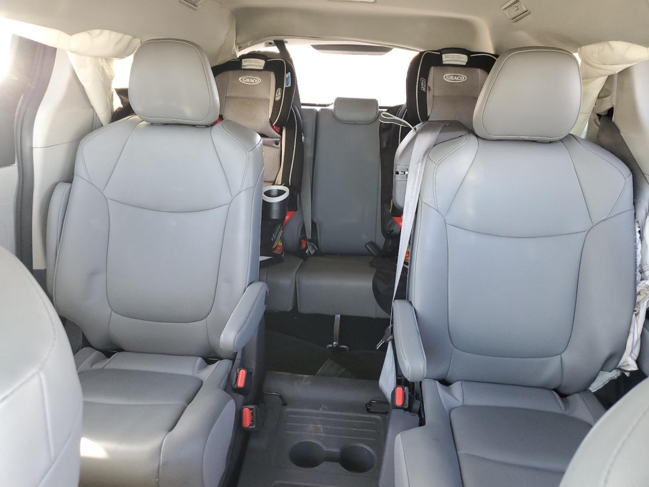 2021 Toyota Sienna - Image 10