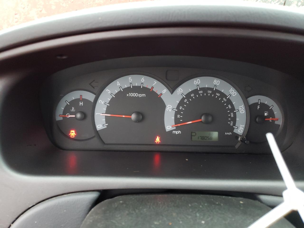 2003 Hyundai Elantra - Image 9