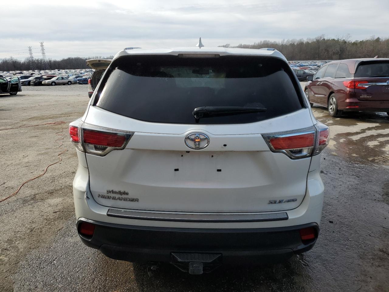 2015 Toyota Highlander - Image 6