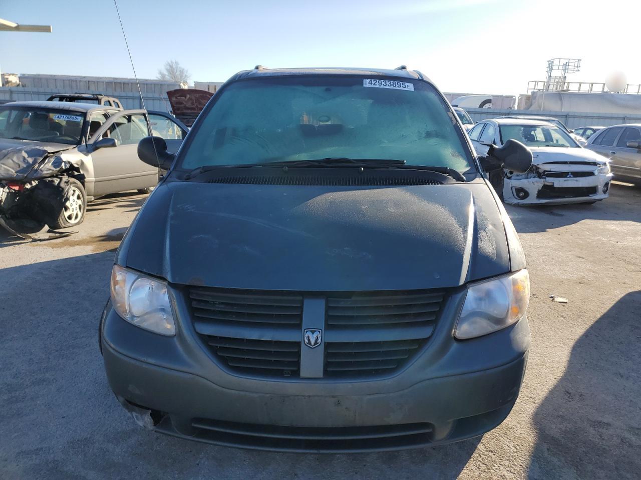 2006 Dodge Caravan - Image 5