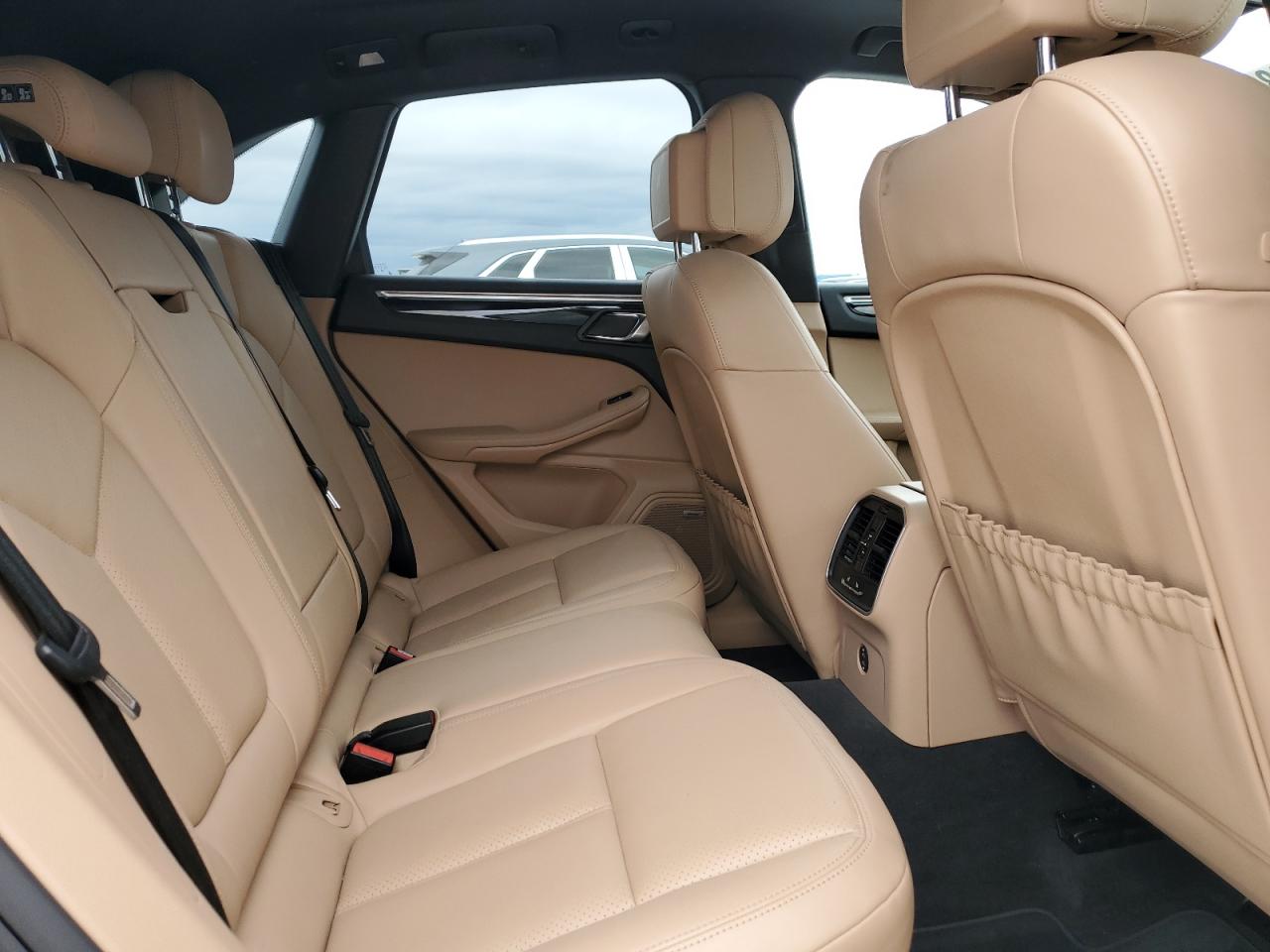 2020 Porsche Macan - Image 12
