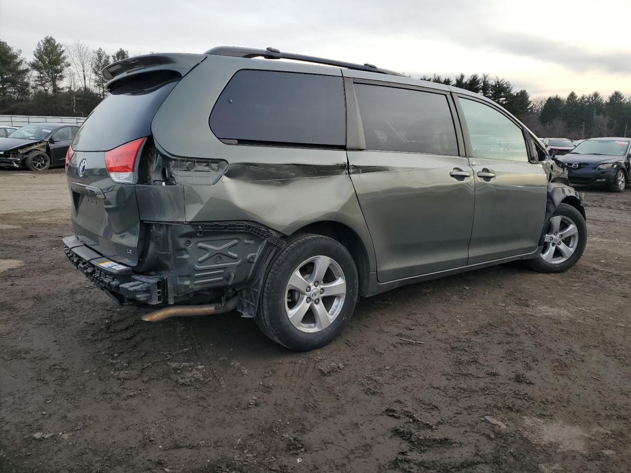 2011 Toyota Sienna - Image 3