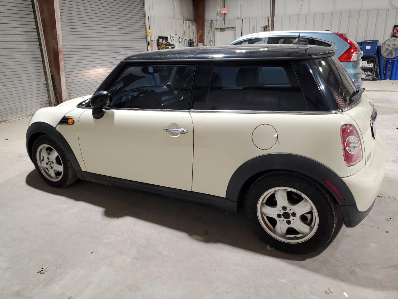2011 MINI Cooper - Image 2