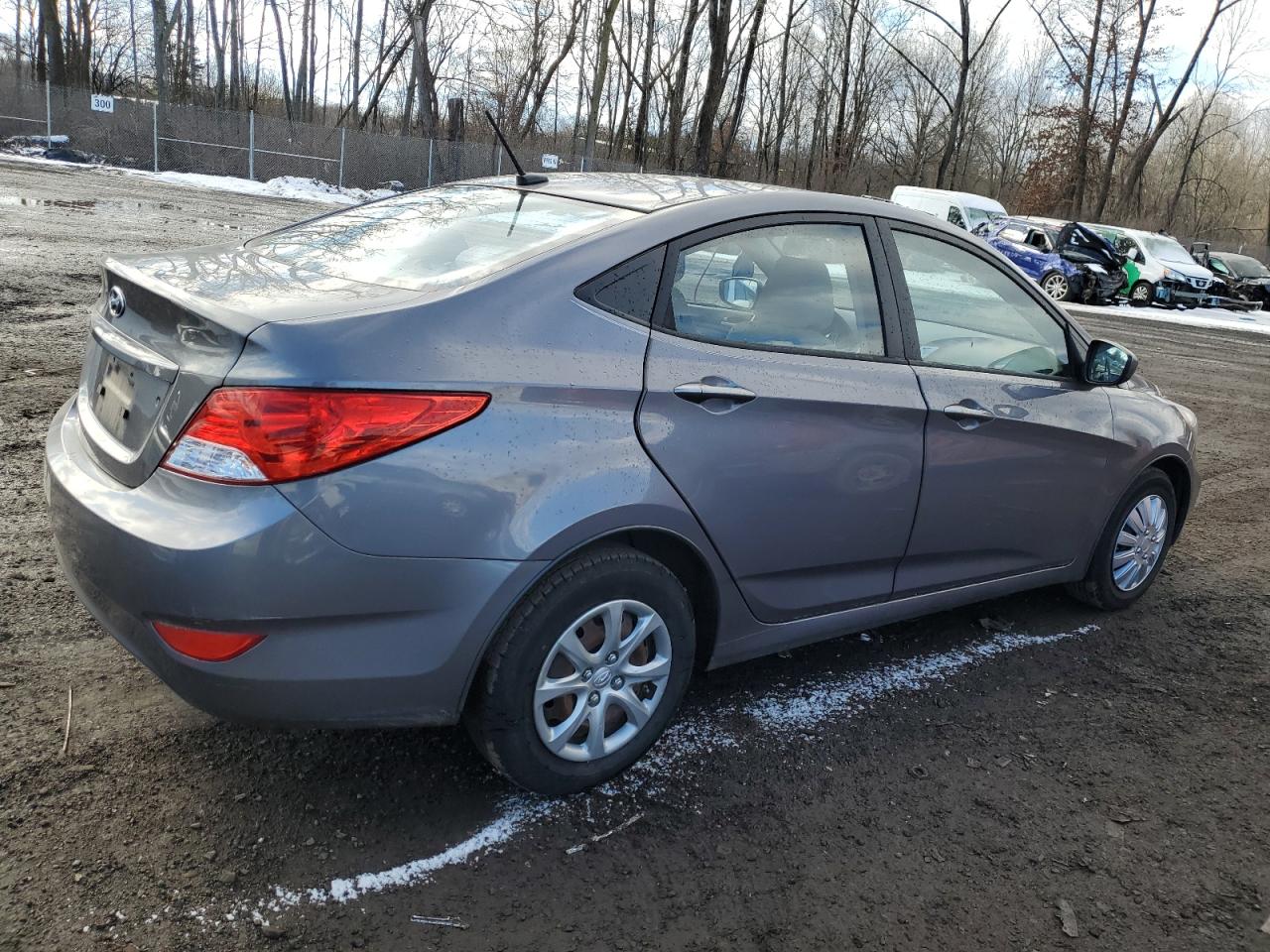 2013 Hyundai Accent - Image 3