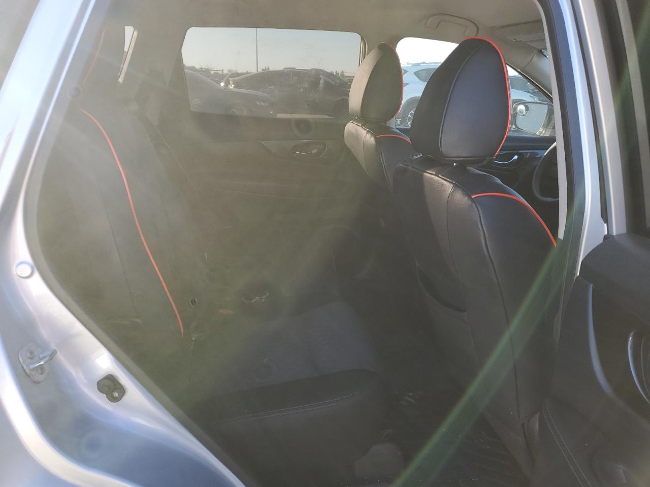 2017 Nissan Rogue - Image 11