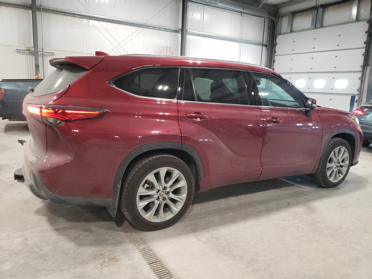 2021 Toyota Highlander - Image 3