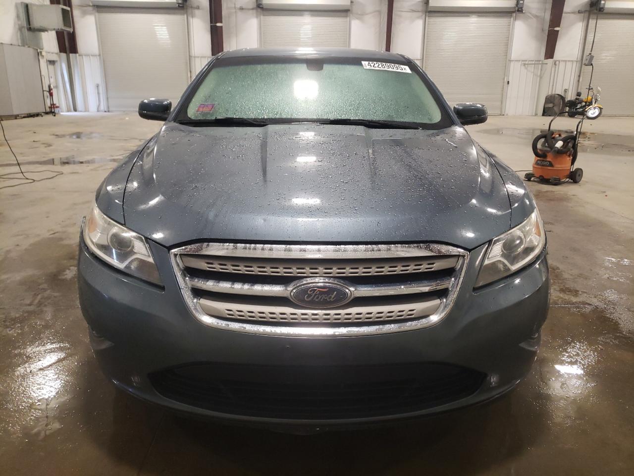 2010 Ford Taurus - Image 5