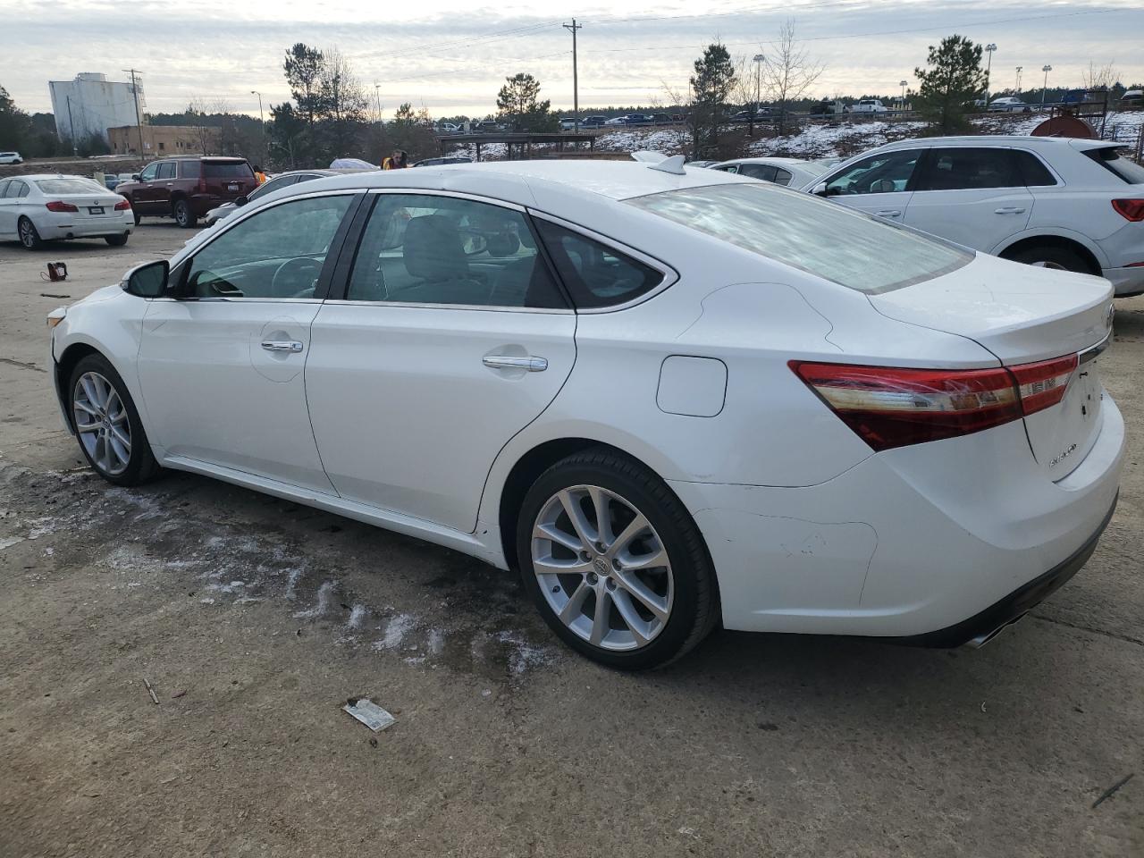 2013 Toyota Avalon - Image 2