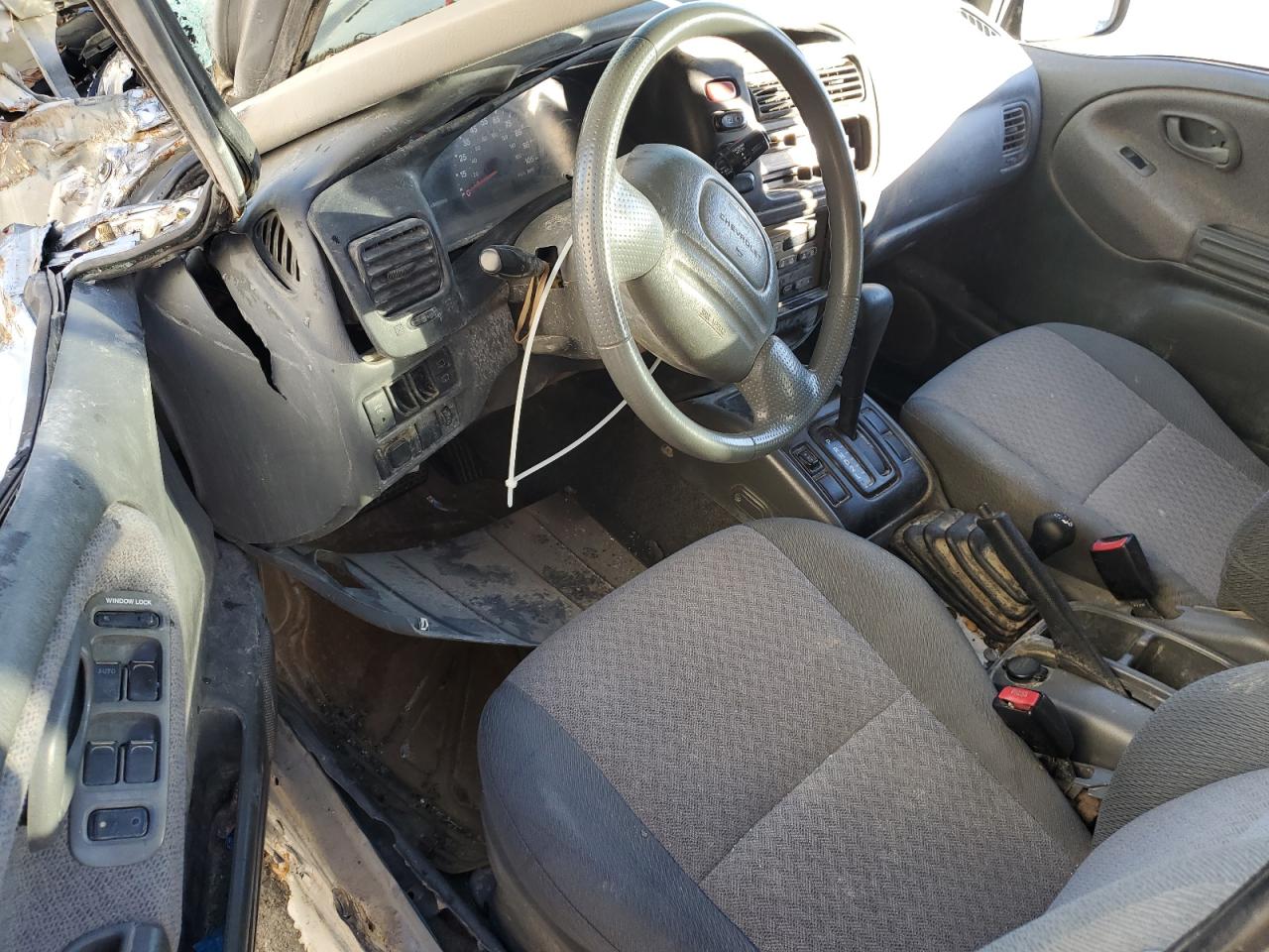 2001 Chevrolet Tracker - Image 8