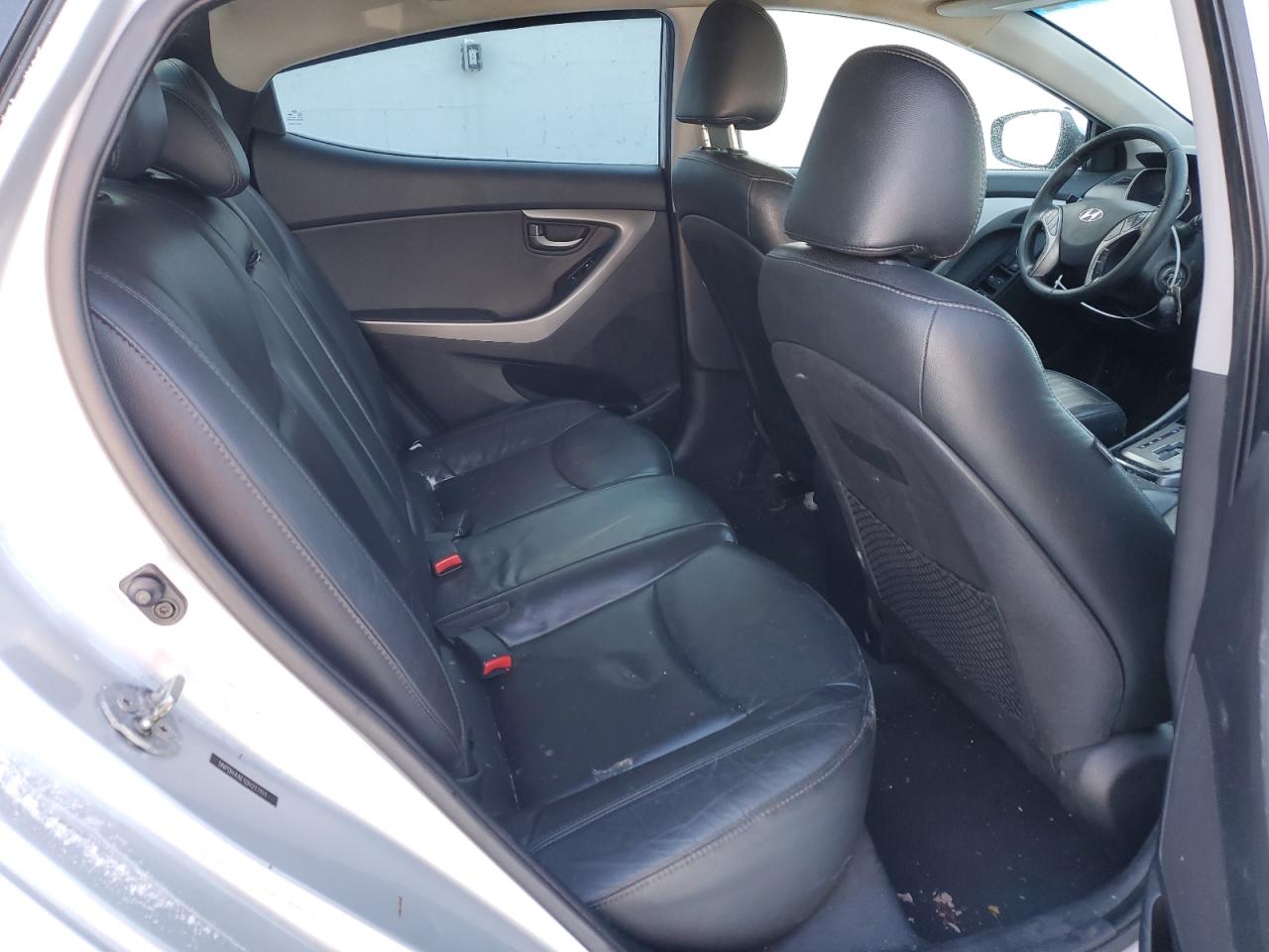 2013 Hyundai Elantra - Image 10