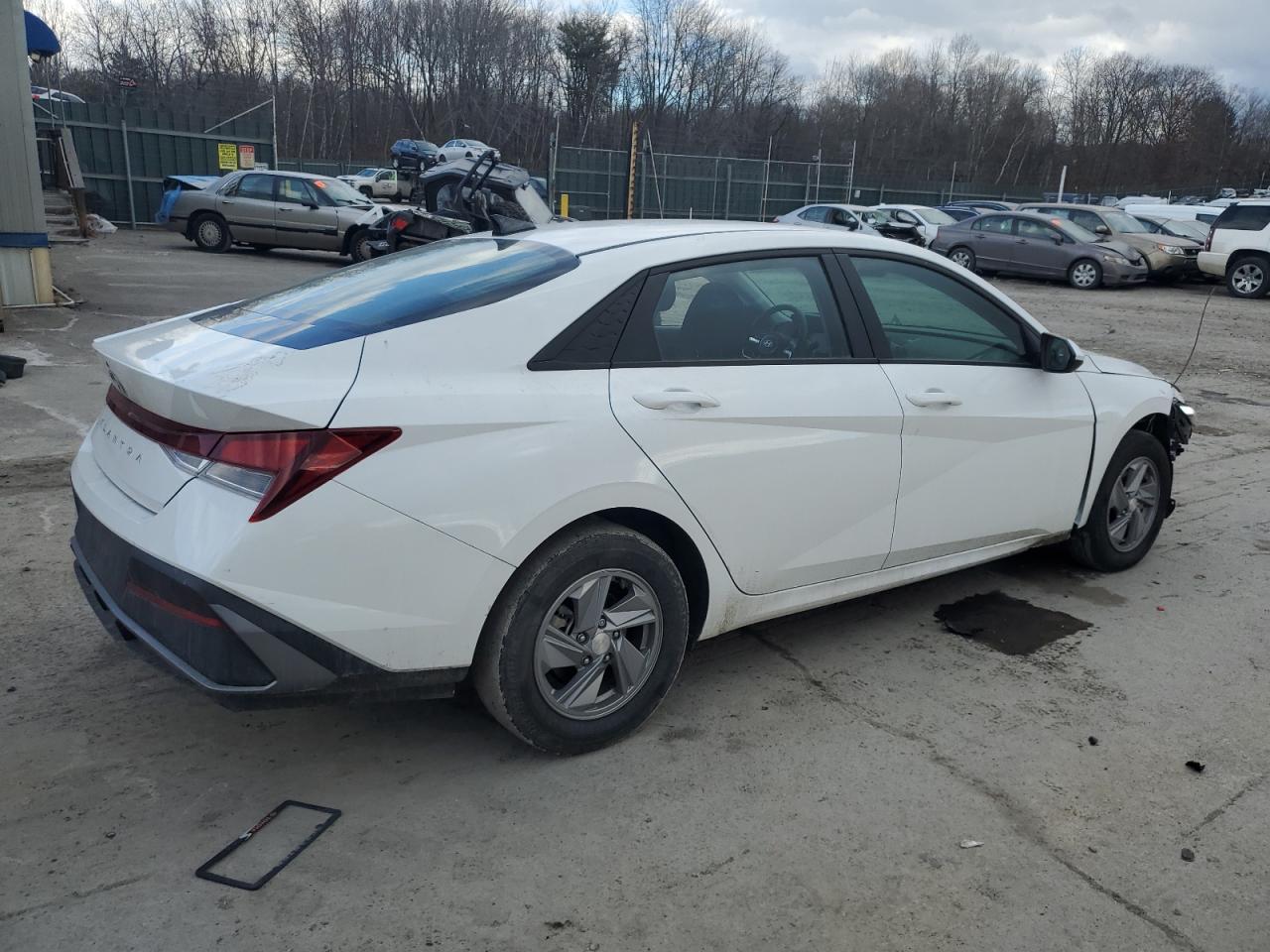 2024 Hyundai Elantra - Image 3