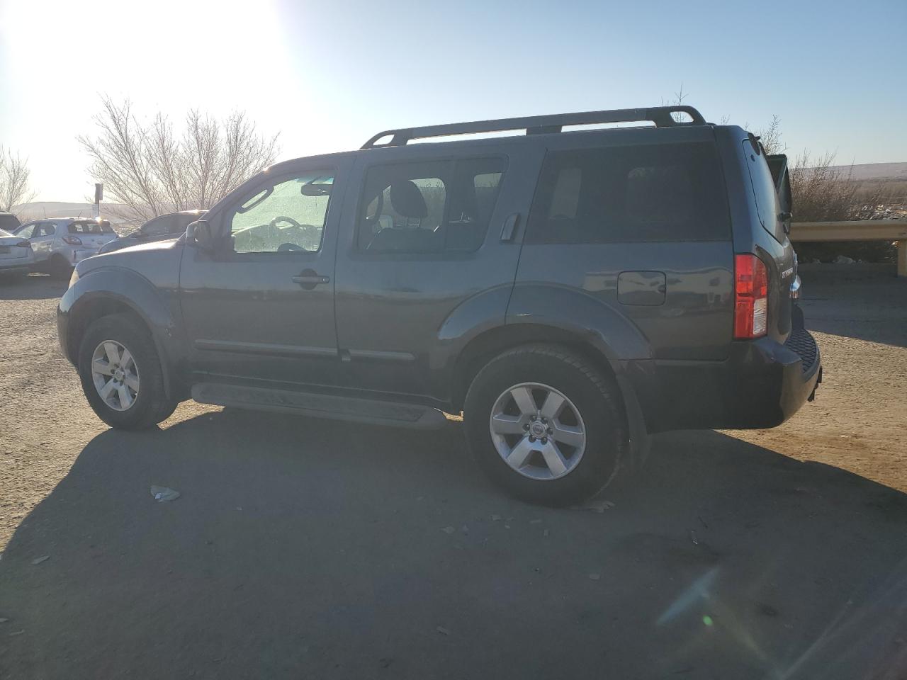 2011 Nissan Pathfinder - Image 2