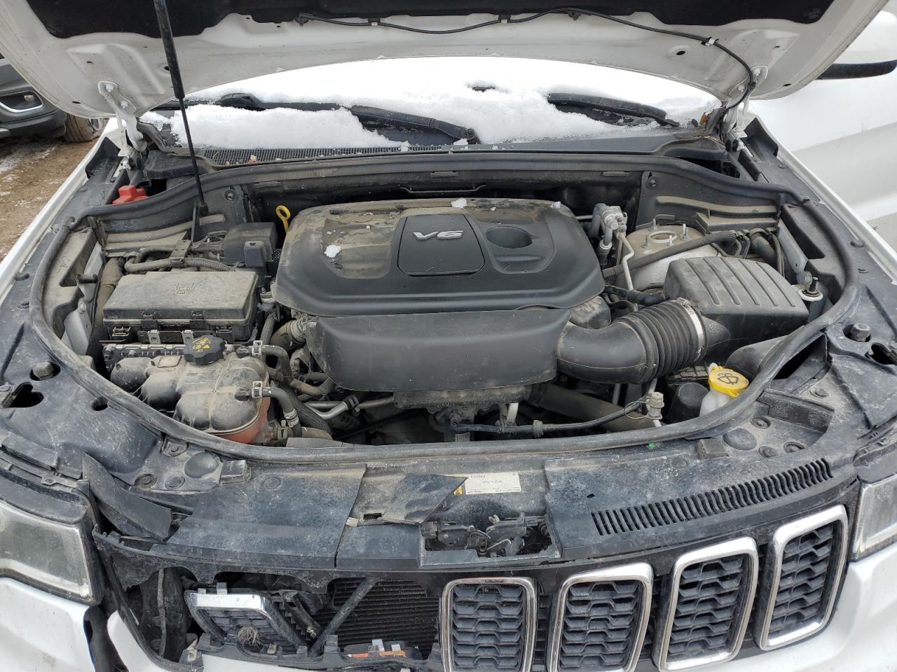 2018 Jeep Grand Cherokee - Image 12