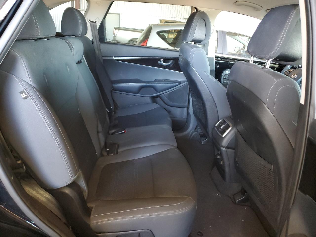 2016 Kia Sorento - Image 11