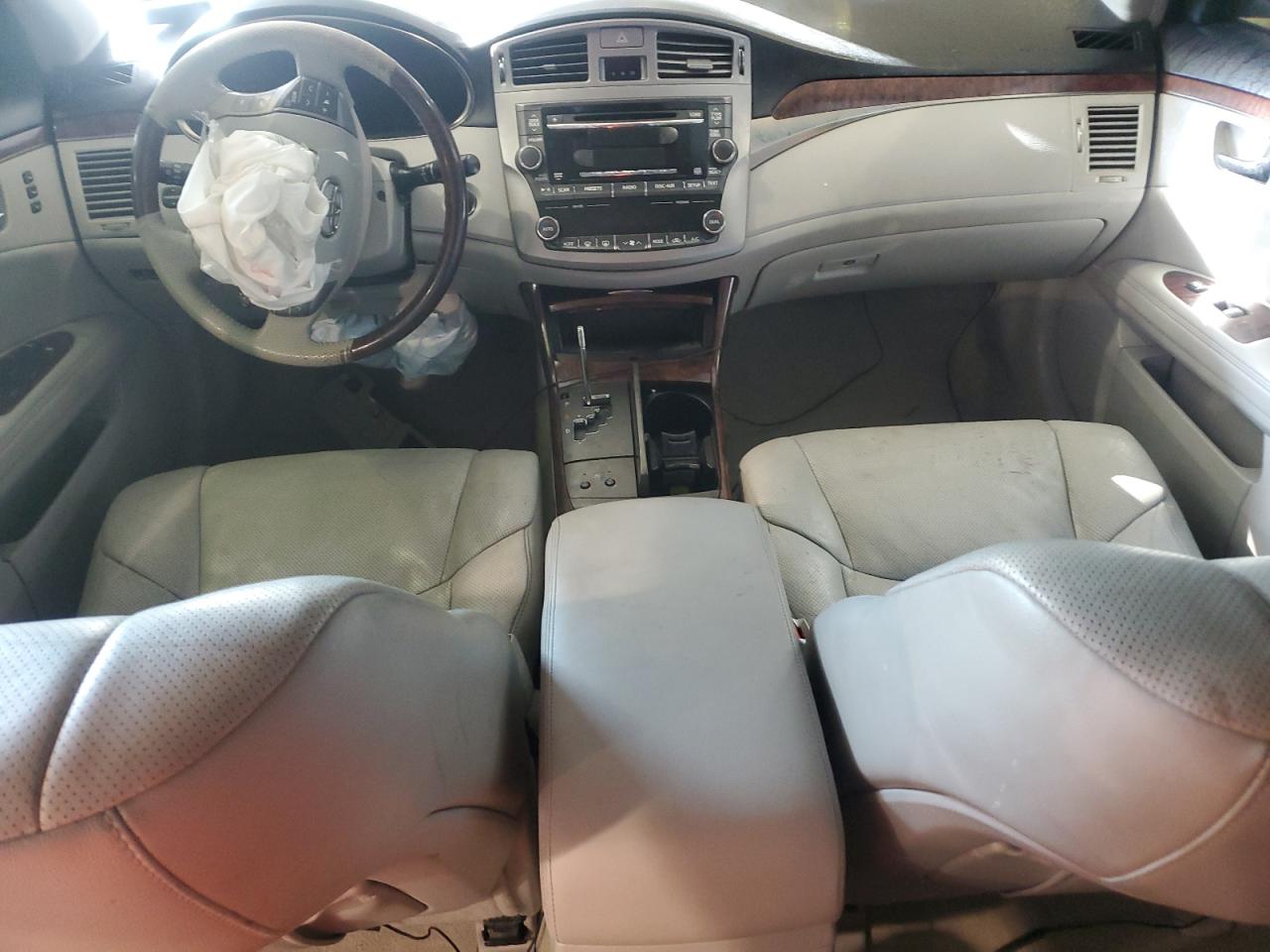 2011 Toyota Avalon - Image 8