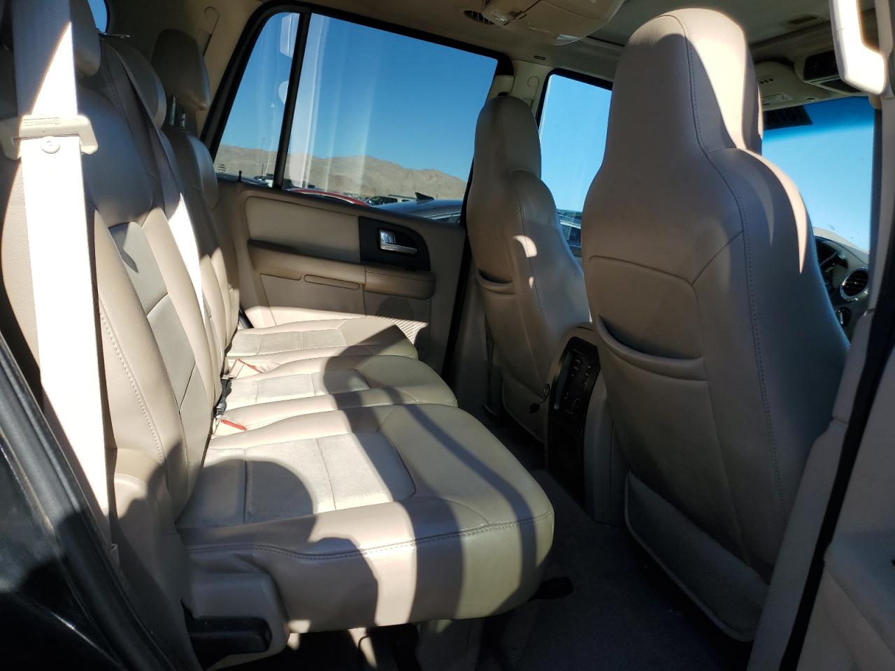 2004 Ford Expedition - Image 11