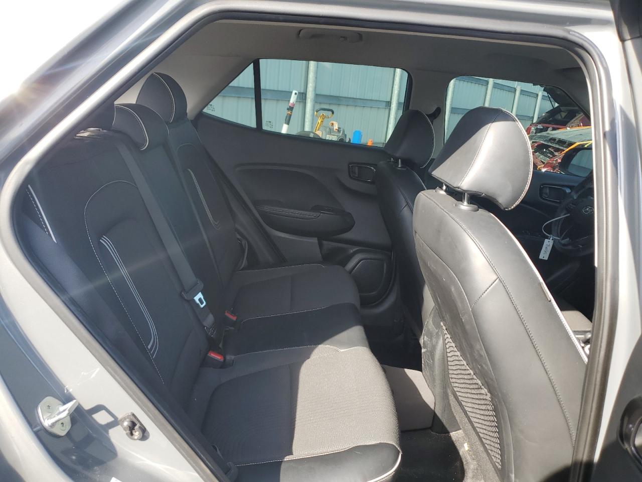 2022 Hyundai Venue - Image 11