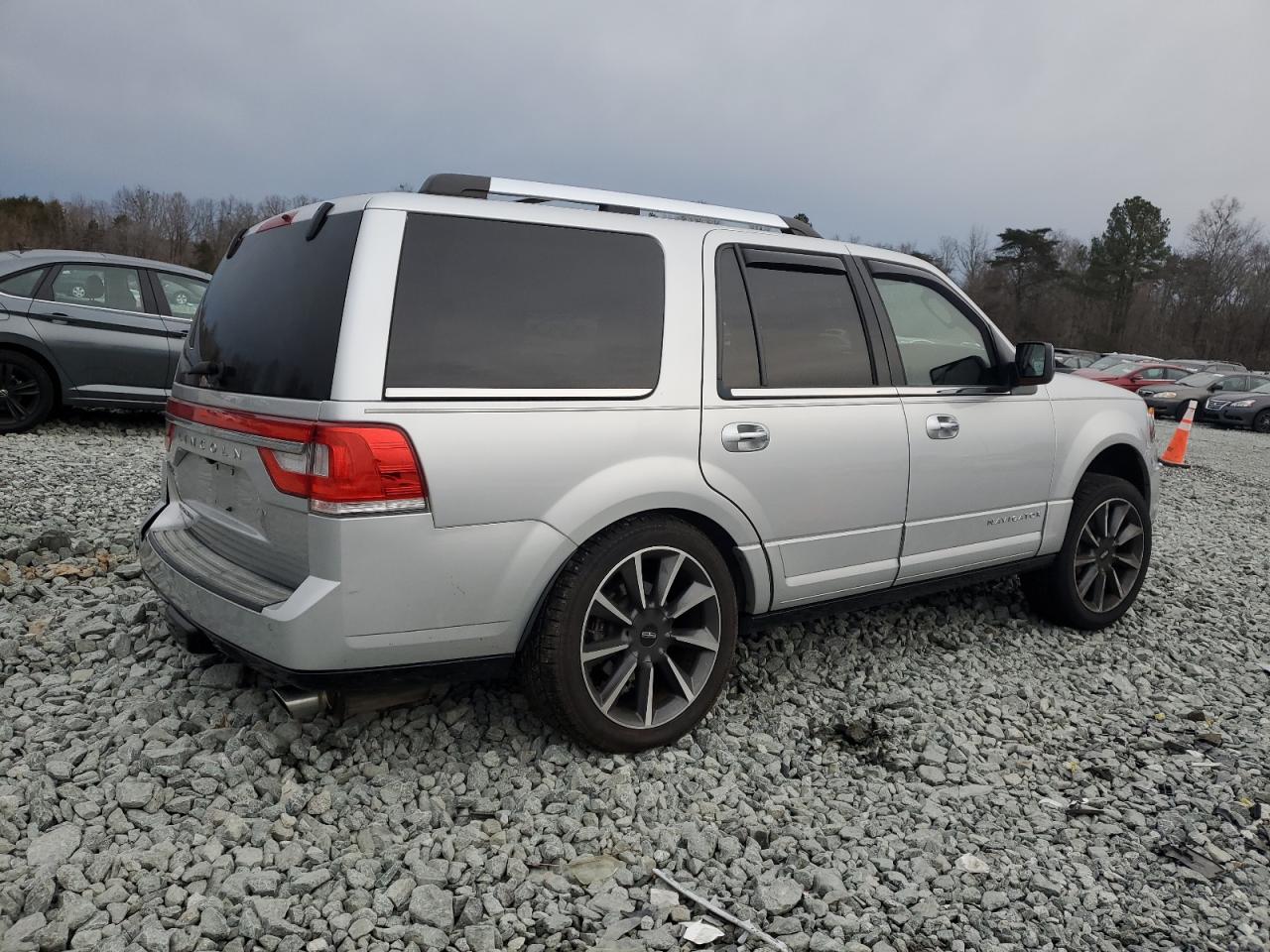 2017 Lincoln Navigator - Image 3