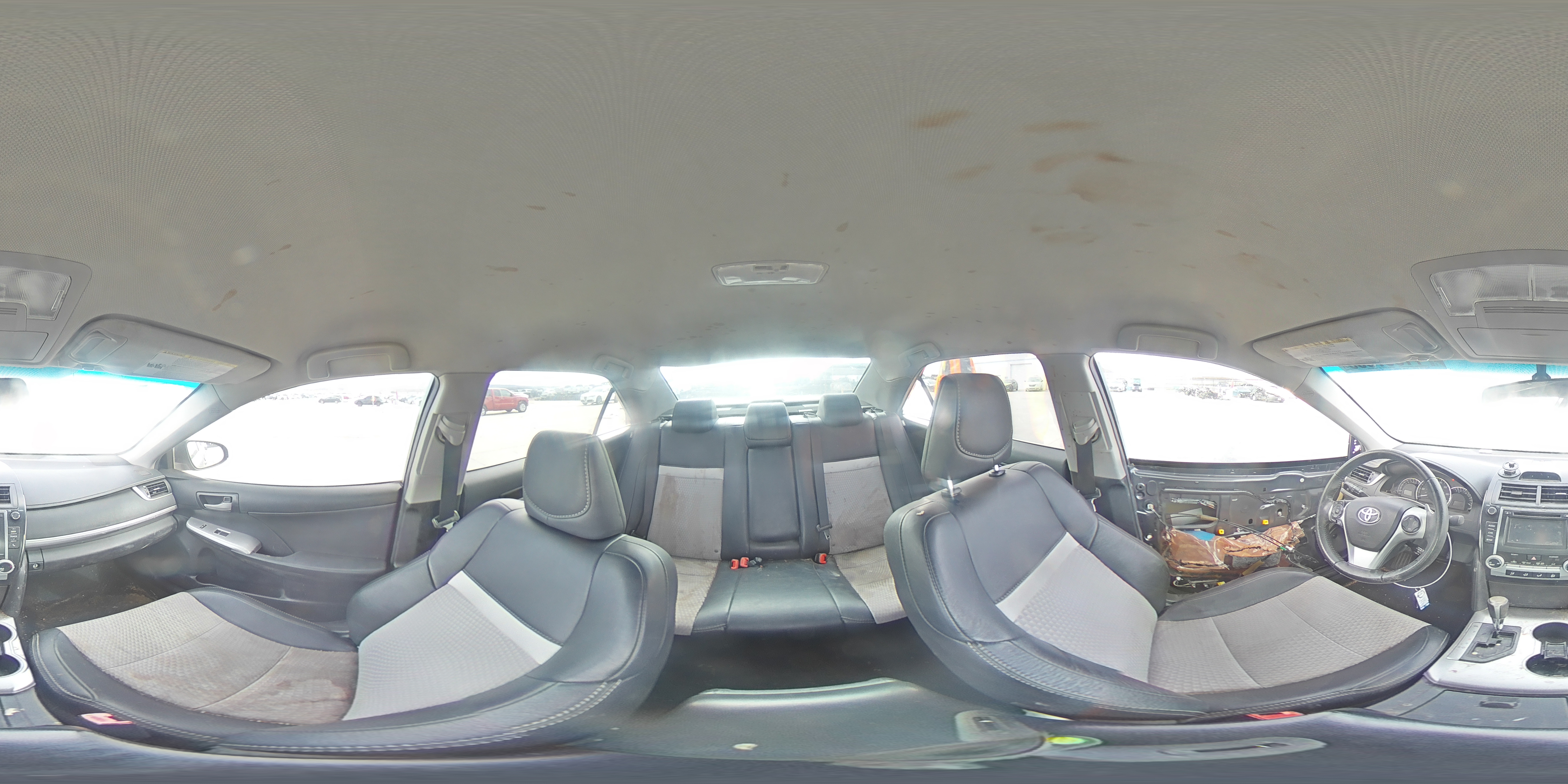 2014 Toyota Camry - Image 13