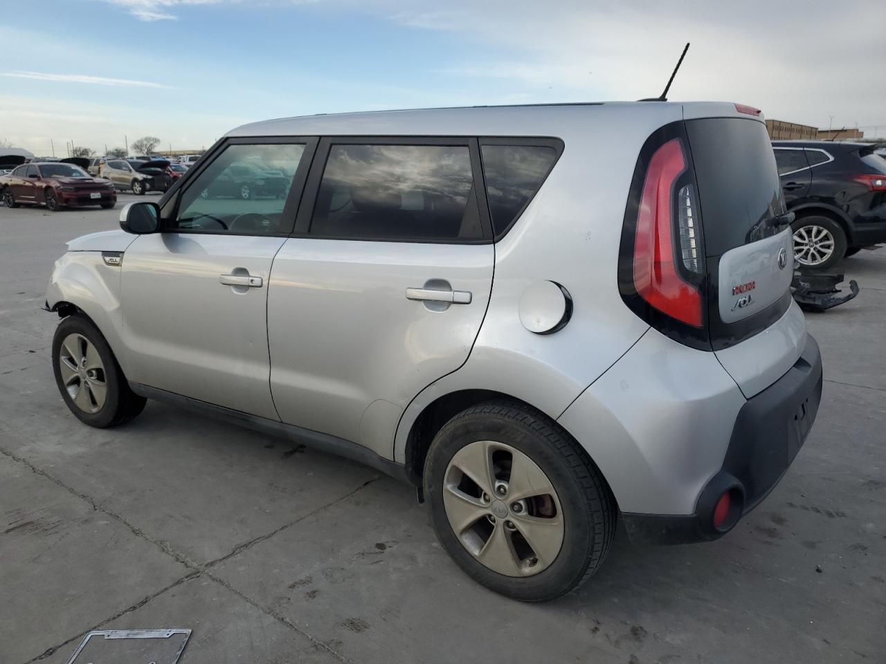 VIN KNDJN2A25F7799758 2015 KIA SOUL no.2