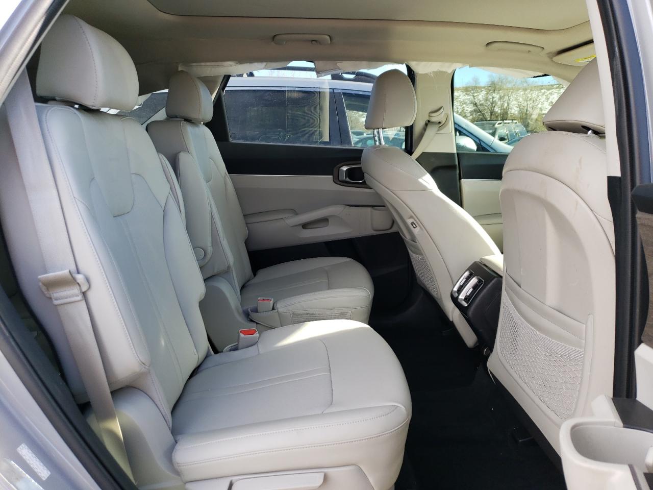 2022 Kia Sorento - Image 11